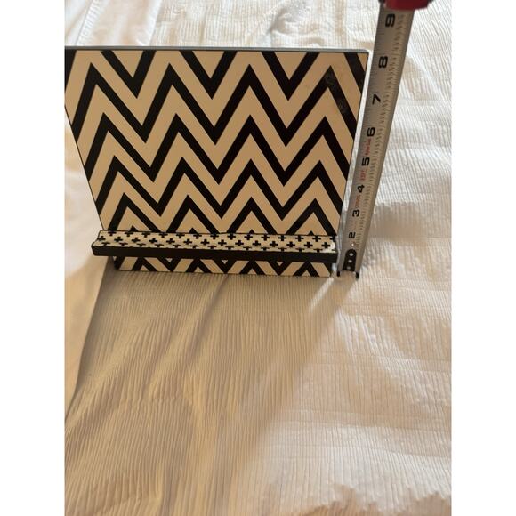 Decorative Stand Chevron Black White Stand Home Decor Chic Classy Display - Picture 4 of 6